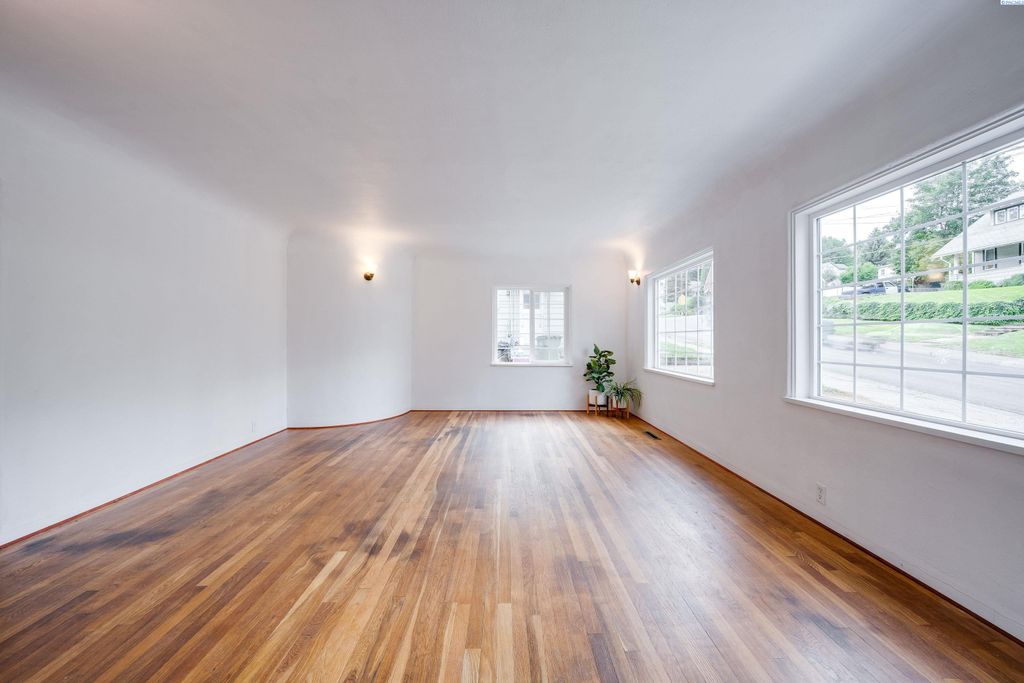 Photo of 907 S Main St, Colfax, WA 99111 (MLS # 287939)