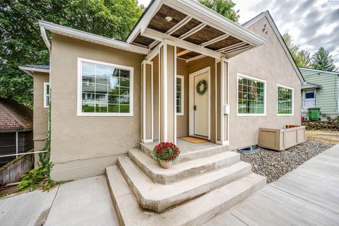 Photo of 907 S Main St, Colfax, WA 99111 (MLS # 287939)