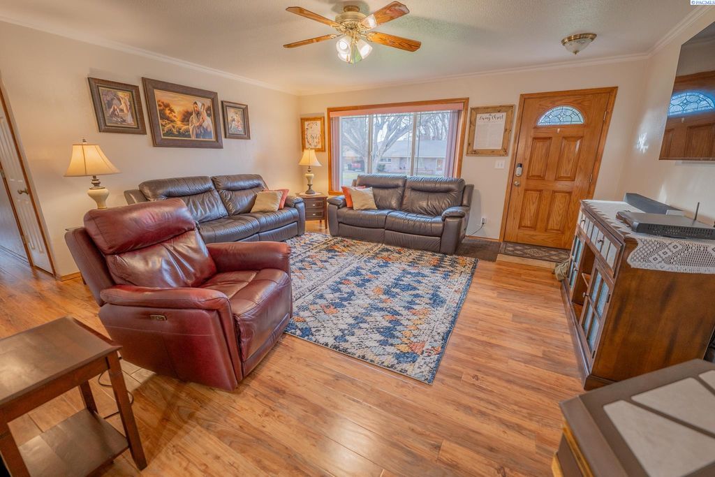 Photo of 1032 Elm Street, Prosser, WA 99350 (MLS # 289845)