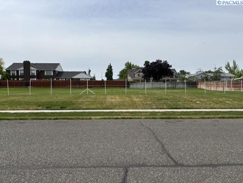 Photo of 4704 Sahara Drive, Pasco, WA 99301 (MLS # 293037)
