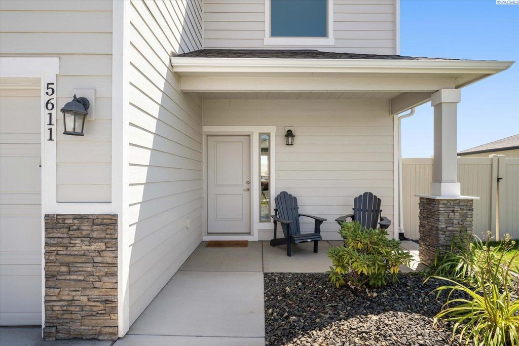 Photo of 5611 W 32nd Ave, Kennewick, WA 99338 (MLS # 290612)