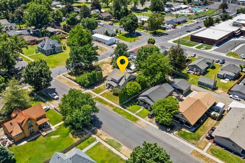 Photo of 837 Court Street, Prosser, WA 99350 (MLS # 287610)