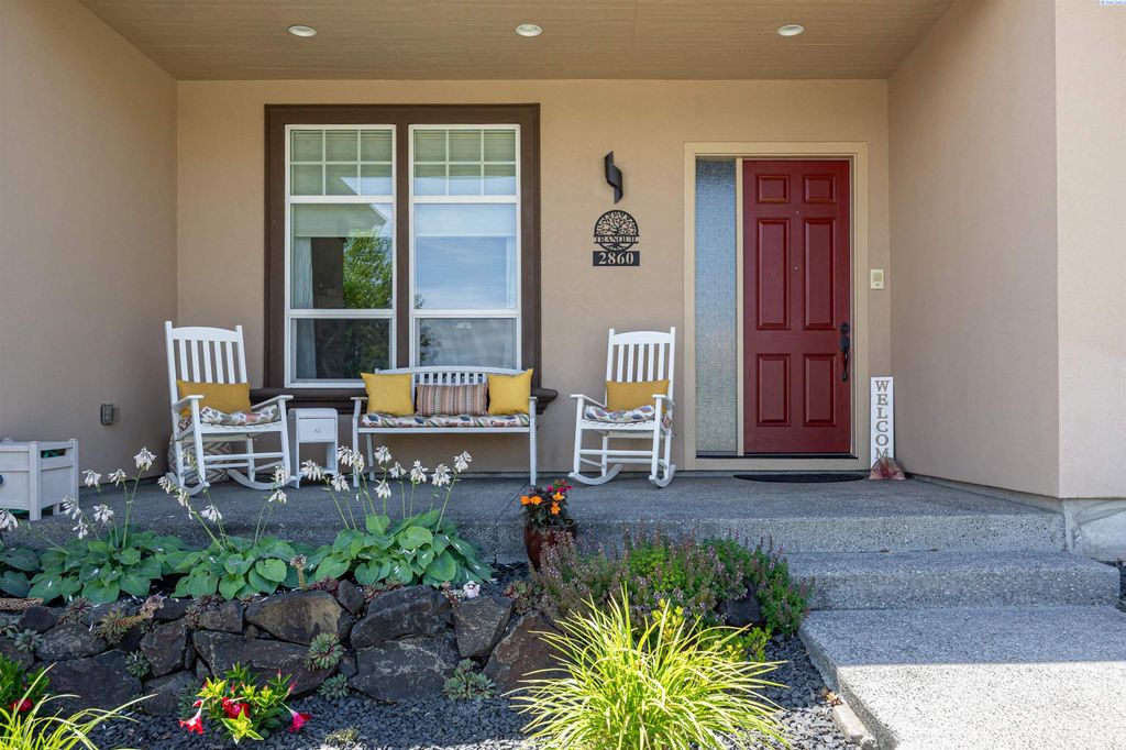 Photo of 2860 Sawgrass Loop, Richland, WA 99354 (MLS # 292424)