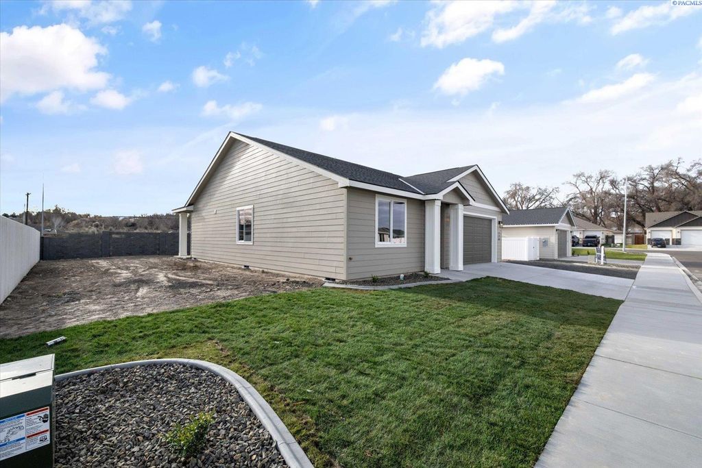Photo of 120 E 26th Avenue, Kennewick, WA 99337 (MLS # 289387)