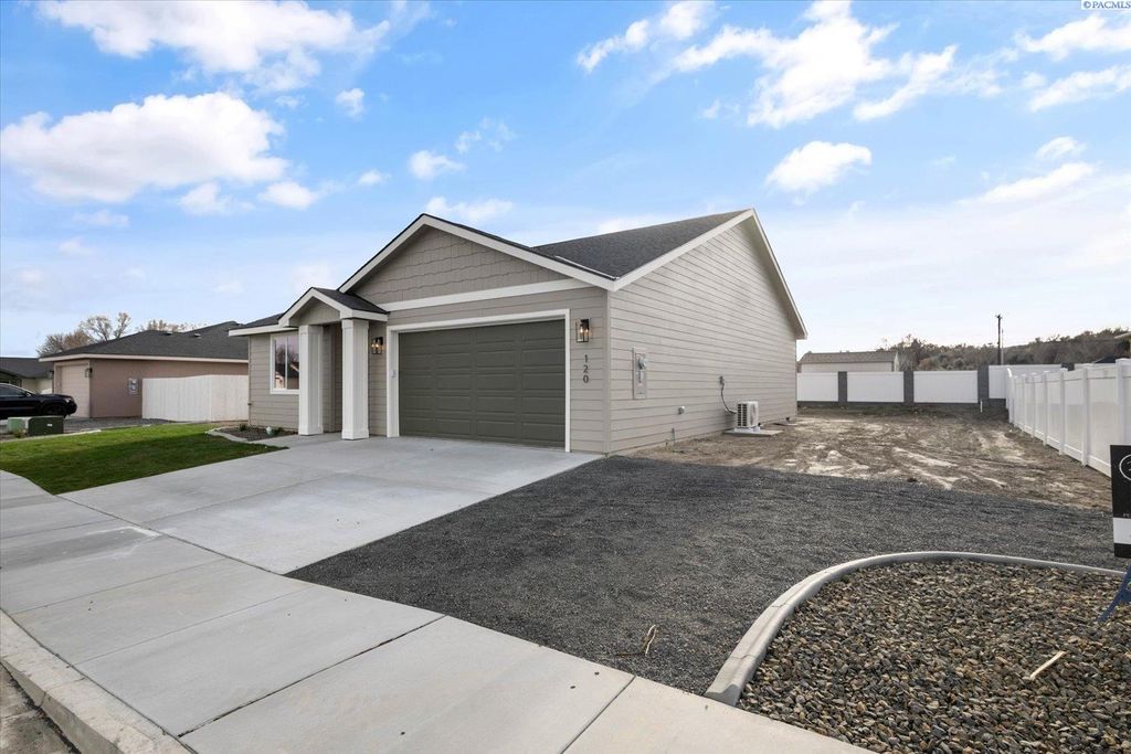 Photo of 120 E 26th Avenue, Kennewick, WA 99337 (MLS # 289387)
