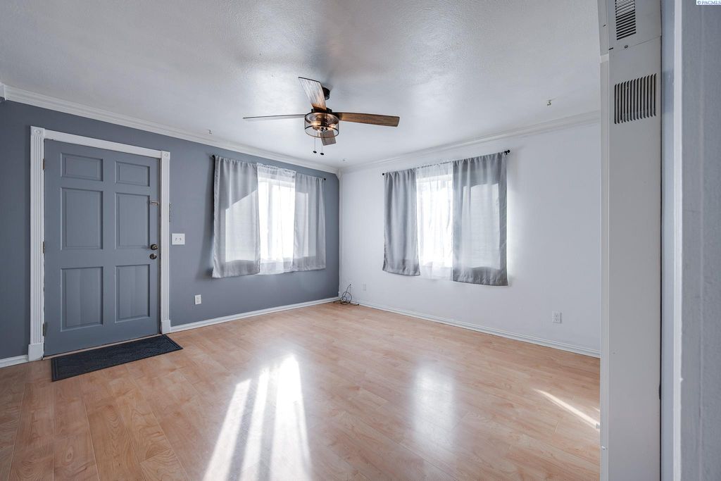 Photo of 1601 N Cedar St, Colfax, WA 99111 (MLS # 289847)