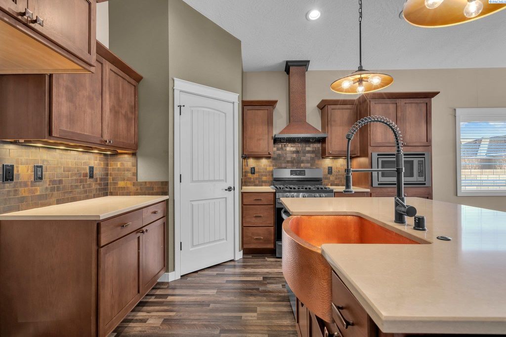 Photo of 2404 Brodie Lane, Richland, WA 99352 (MLS # 288372)