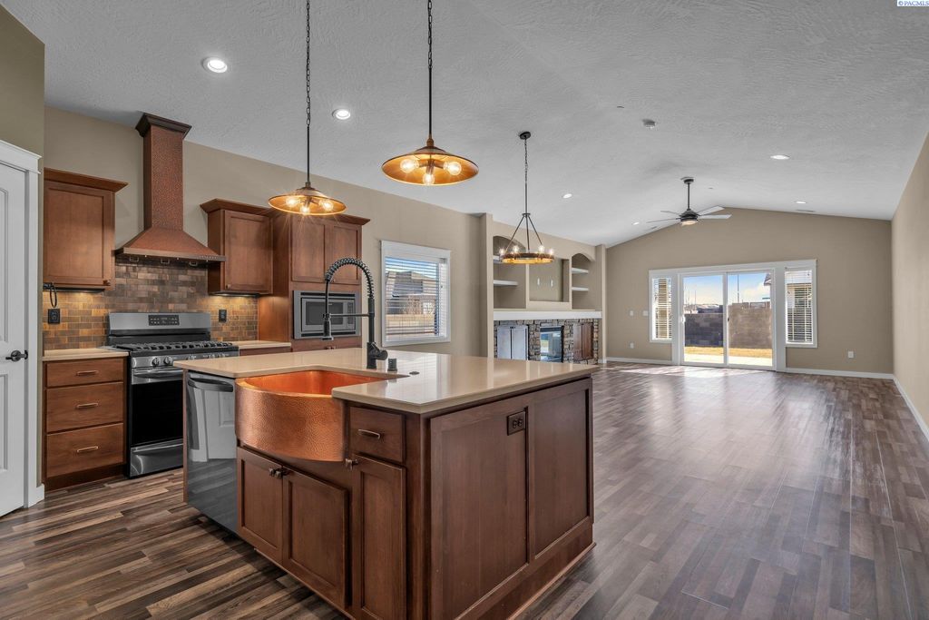 Photo of 2404 Brodie Lane, Richland, WA 99352 (MLS # 288372)