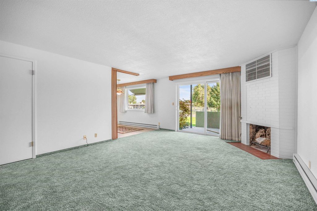 Photo of 119 N Waverly Place Unit D Pl, Kennewick, WA 99336 (MLS # 287138)