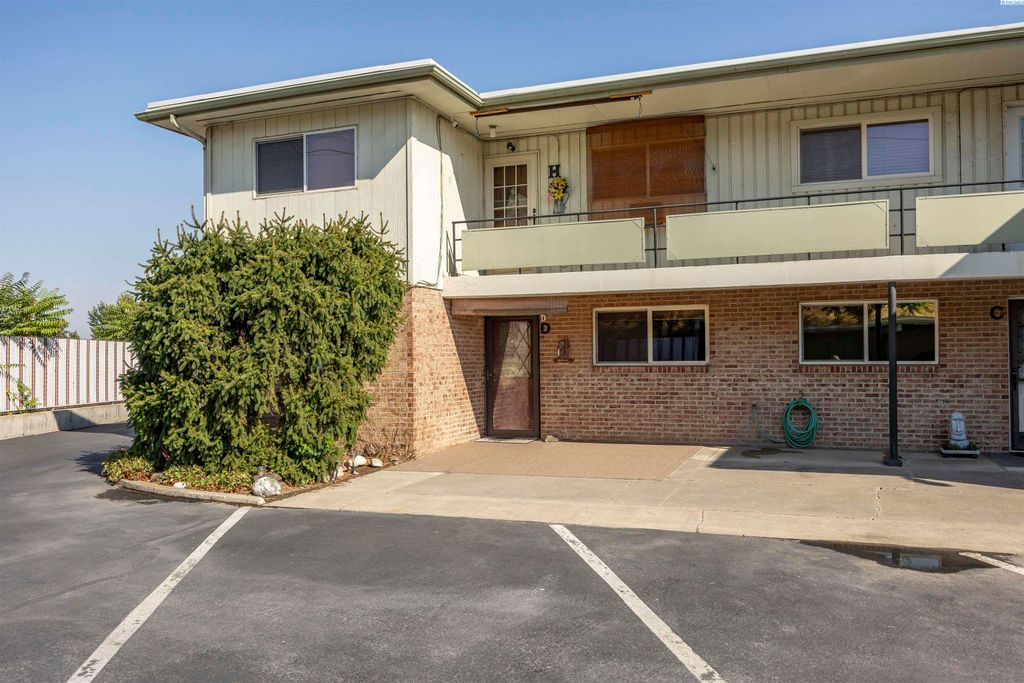Photo of 119 N Waverly Place Unit D Pl, Kennewick, WA 99336 (MLS # 287138)