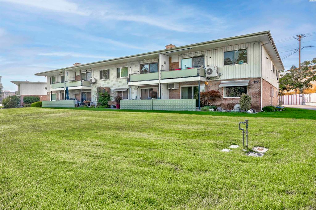 Photo of 119 N Waverly Place Unit D Pl, Kennewick, WA 99336 (MLS # 287138)