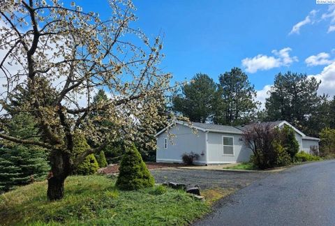 Photo of 101 Park West Dr, Pullman, WA 99163 (MLS # 292046)