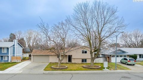 Photo of 504 N Louisiana Street, Kennewick, WA 99336 (MLS # 290368)