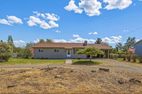 Photo of 3201 Hill Drive, Grandview, WA 98930 (MLS # 292177)