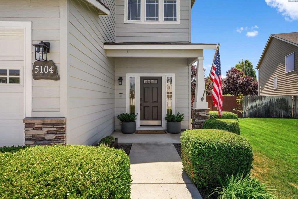 Photo of 5104 Antigua Dr, Pasco, WA 99301 (MLS # 290125)