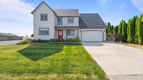 Photo of 1542 12th St, Benton City, WA 99320 (MLS # 293358)
