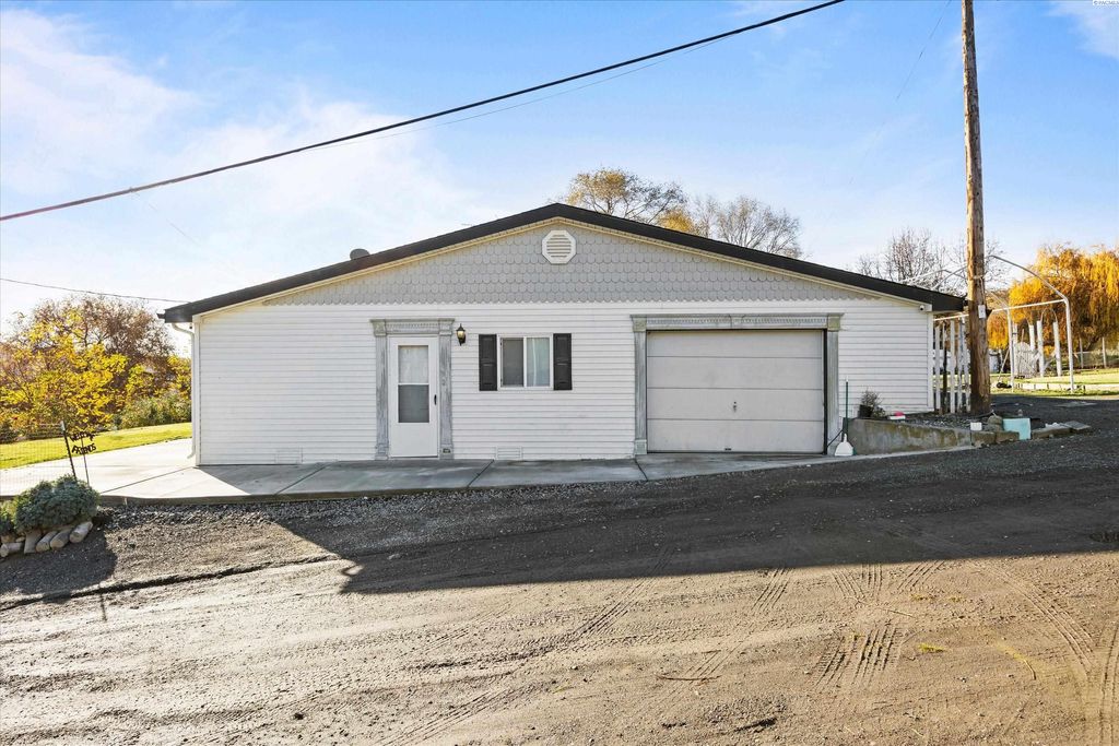 Photo of 41 4th, Eltopia, WA 99330 (MLS # 289200)