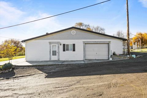 Photo of 41 4th, Eltopia, WA 99330 (MLS # 289200)