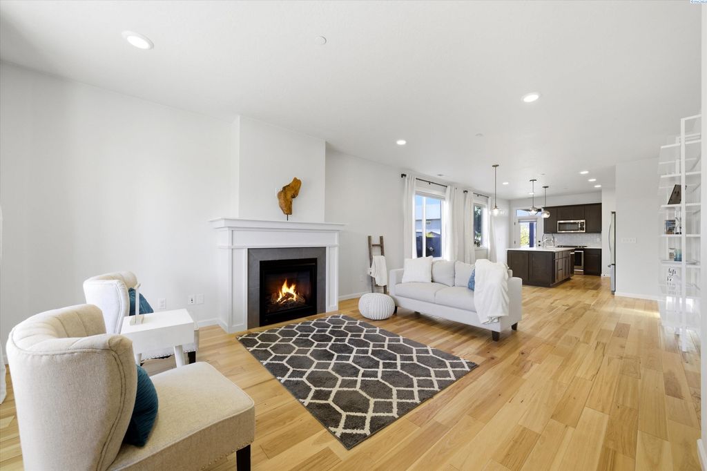 Photo of 4812 Corvina St, Richland, WA 99352 (MLS # 291987)