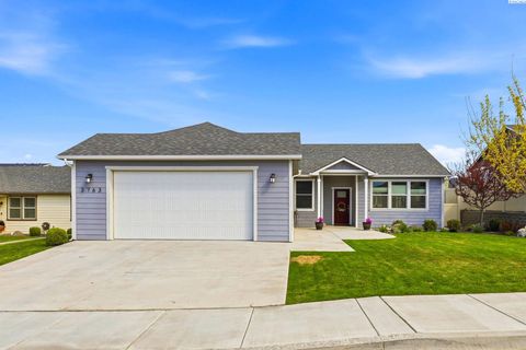 Photo of 3763 S Sherman St, Kennewick, WA 99338 (MLS # 291717)