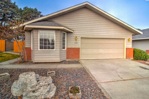 Photo of 3721 W 29th Ct, Kennewick, WA 99337 (MLS # 290522)