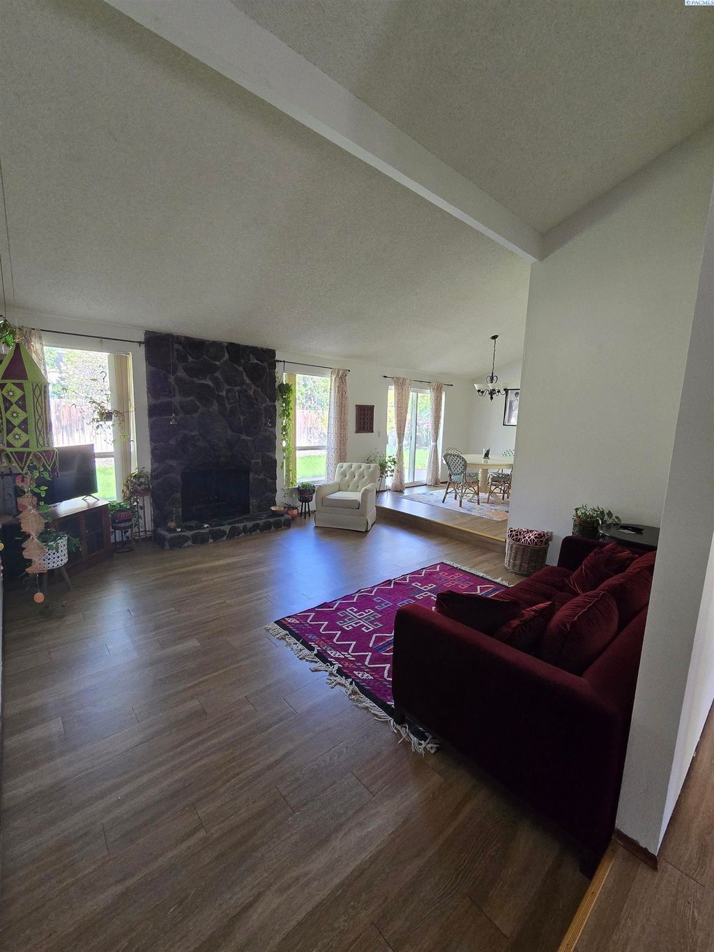 Photo of 2339 Davison Ave, Richland, WA 99354 (MLS # 291308)