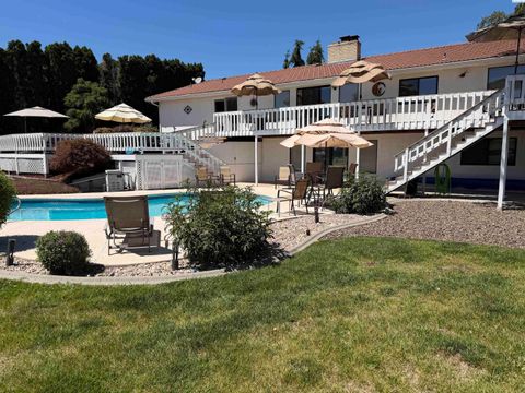 Photo of 8816 Sunset Trail, Pasco, WA 99301 (MLS # 293695)
