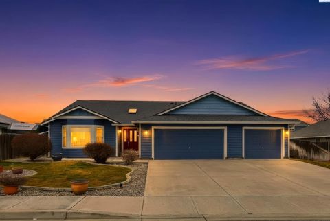 Photo of 4207 Minorca Ln, Pasco, WA 99301 (MLS # 290351)