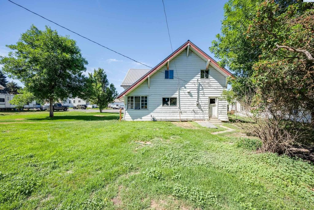 Photo of 212 C St, Endicott, WA 99125 (MLS # 285803)