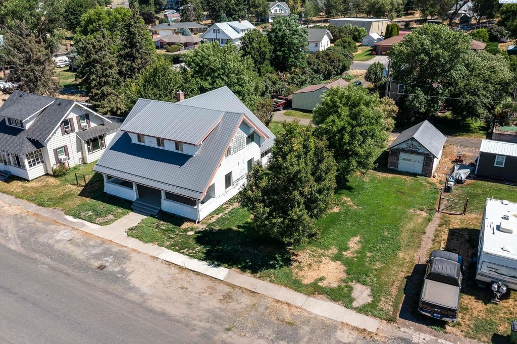 Photo of 212 C St, Endicott, WA 99125 (MLS # 285803)