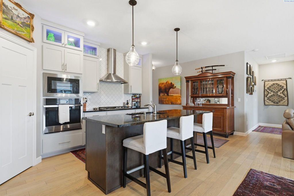 Photo of 3204 Indigo Ln, Pasco, WA 99301 (MLS # 292056)