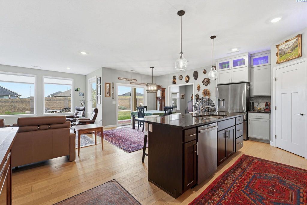 Photo of 3204 Indigo Ln, Pasco, WA 99301 (MLS # 292056)