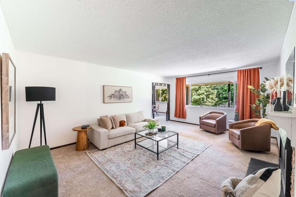 Photo of 2912 W Hood Ave #B203, Kennewick, WA 99336 (MLS # 285582)