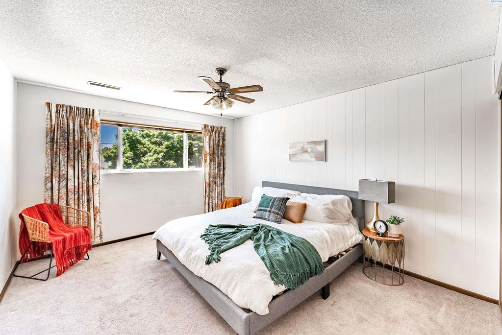 Photo of 2912 W Hood Ave #B203, Kennewick, WA 99336 (MLS # 285582)