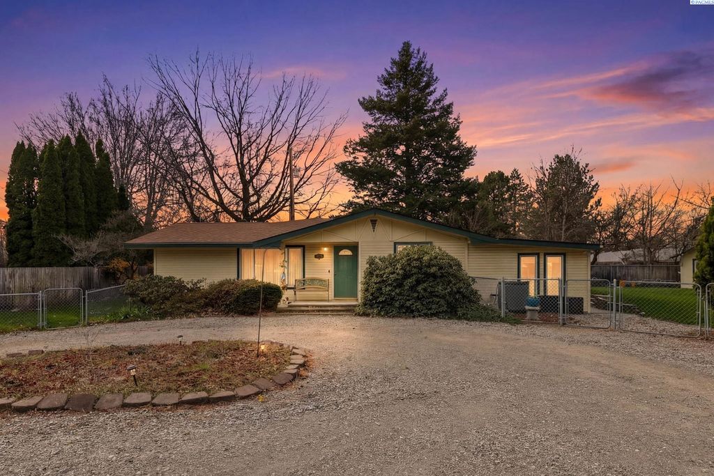 Photo of 5016 W Park St, Pasco, WA 99301 (MLS # 291492)