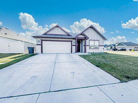 Photo of 1401 Centennial Ave, Sunnyside, WA 98944 (MLS # 289559)