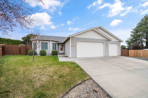 Photo of 3710 S Sharron St, Kennewick, WA 99337 (MLS # 291292)