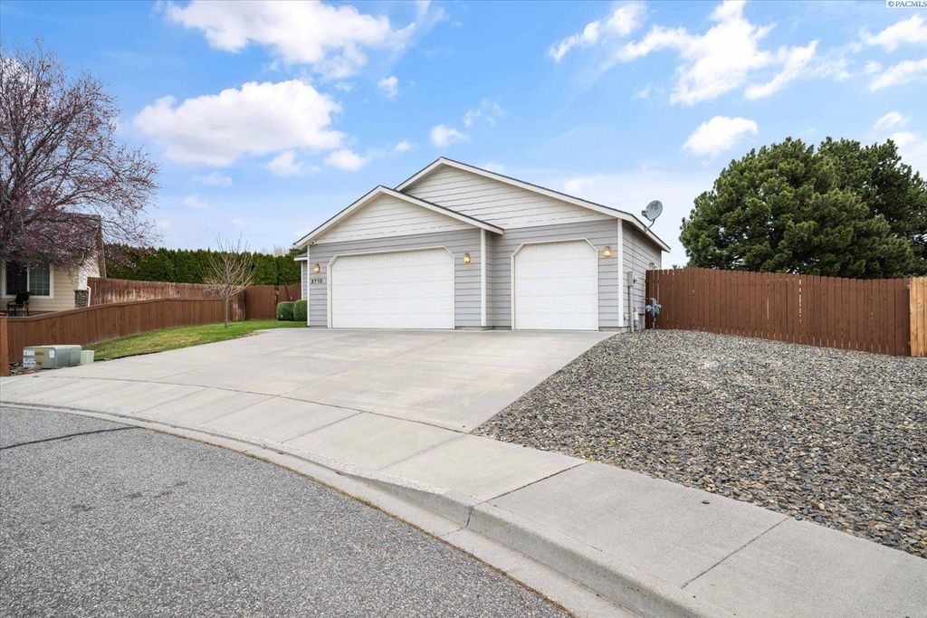 Photo of 3710 S Sharron St, Kennewick, WA 99337 (MLS # 291292)