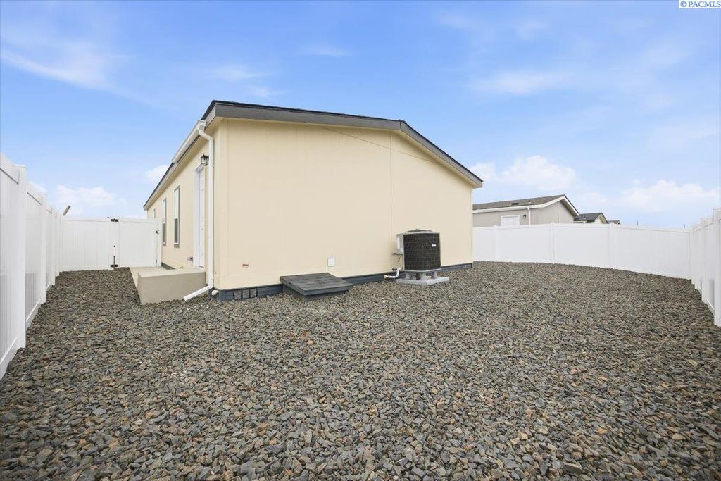 Photo of 2681 E Edison Ave #29, Sunnyside, WA 98944 (MLS # 289442)