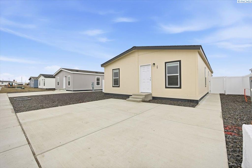 Photo of 2681 E Edison Ave #29, Sunnyside, WA 98944 (MLS # 289442)