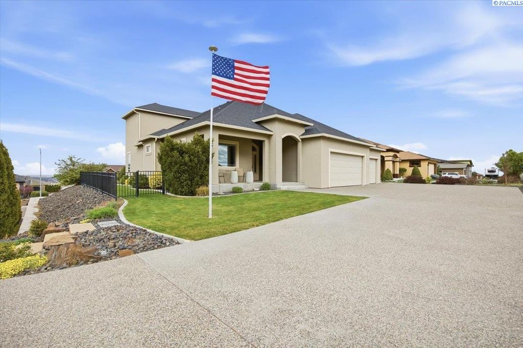 Photo of 1257 Plateau Dr, Richland, WA 99352 (MLS # 291882)