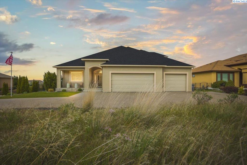 Photo of 1257 Plateau Dr, Richland, WA 99352 (MLS # 291882)