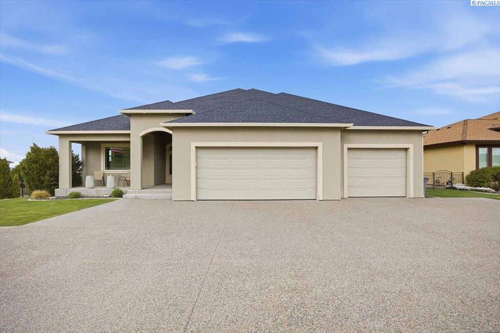 Photo of 1257 Plateau Dr, Richland, WA 99352 (MLS # 291882)