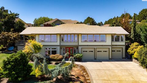 Photo of 3703 W 42nd Ave, Kennewick, WA 99337 (MLS # 286950)