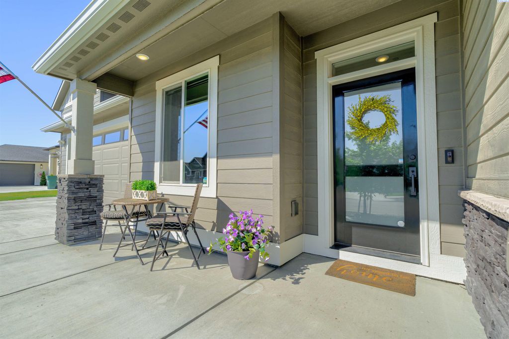 Photo of 4070 Corvina St, Richland, WA 99352 (MLS # 292525)