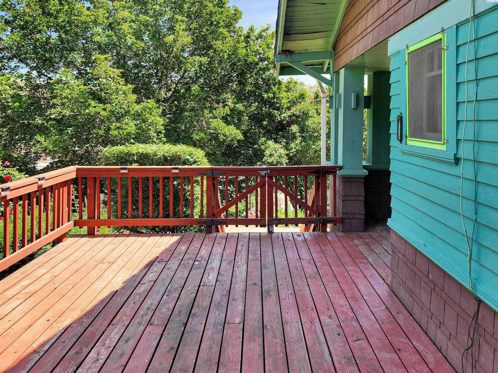 Photo of 206 S West St, Colfax, WA 99163 (MLS # 289790)