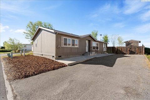 Photo of 6306 James St, West Richland, WA 99353 (MLS # 291926)