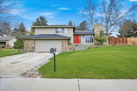 Photo of 1136 Catskill St, Richland, WA 99354 (MLS # 290325)