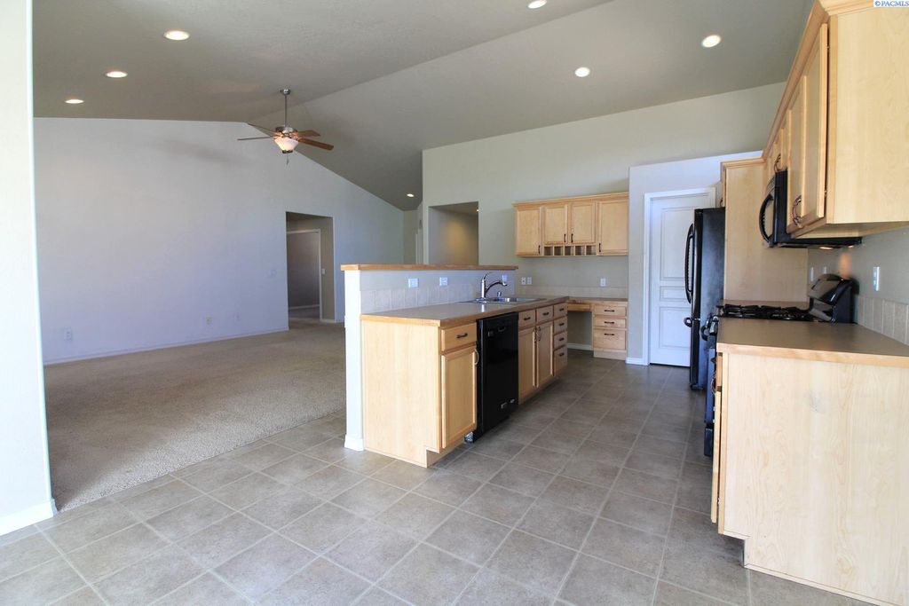 Photo of 429 S Roosevelt Street, Kennewick, WA 99336 (MLS # 287795)