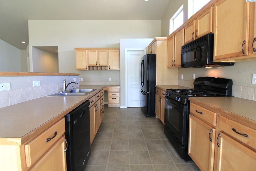 Photo of 429 S Roosevelt Street, Kennewick, WA 99336 (MLS # 287795)